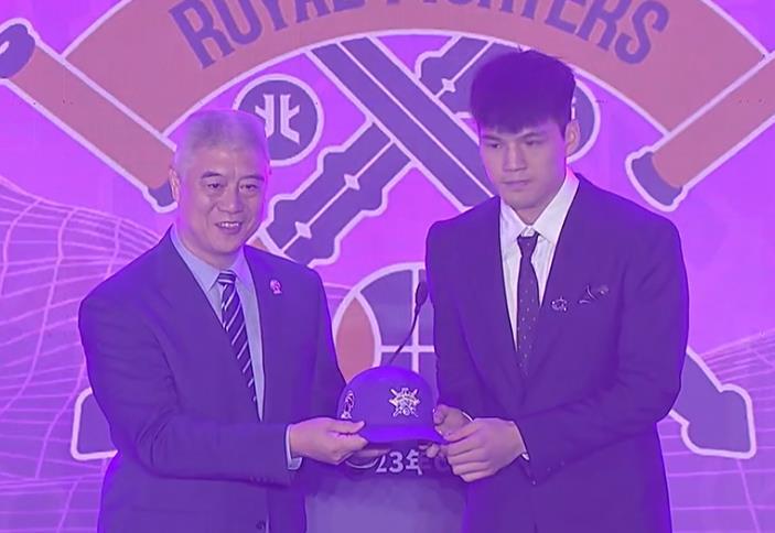 陳國豪成為CBA歷史第9個(gè)狀元秀