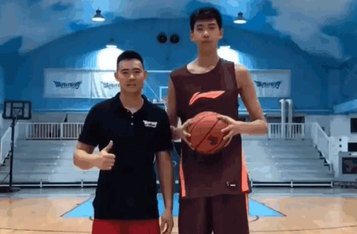 cba最高的球員是誰(shuí),cba最高球員現(xiàn)役排名前十名