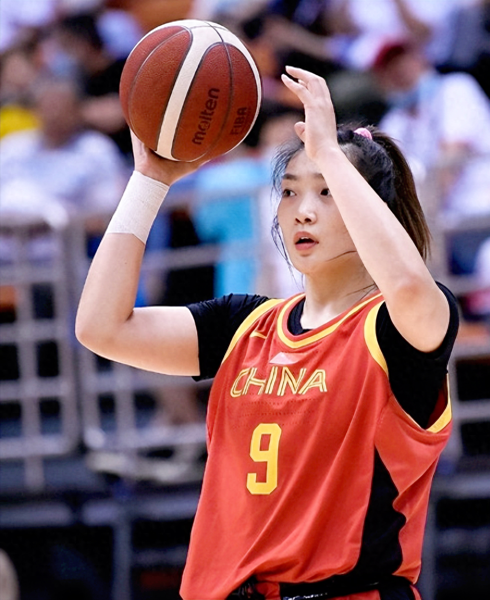 女籃李夢(mèng)年薪多少錢(qián),女籃李夢(mèng)個(gè)人簡(jiǎn)介