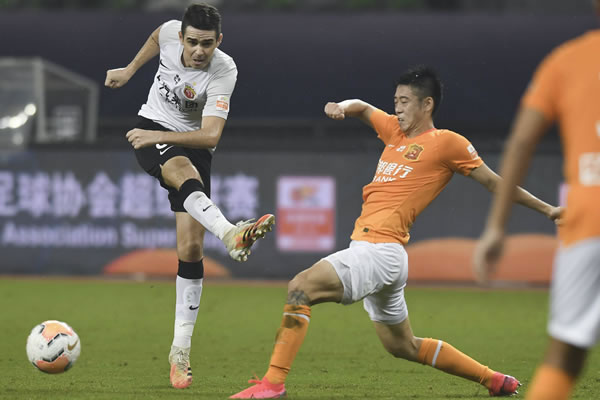 2-2爆冷！中國國足4分鐘2球，卻慘遭絕平，下場1-0=奪冠